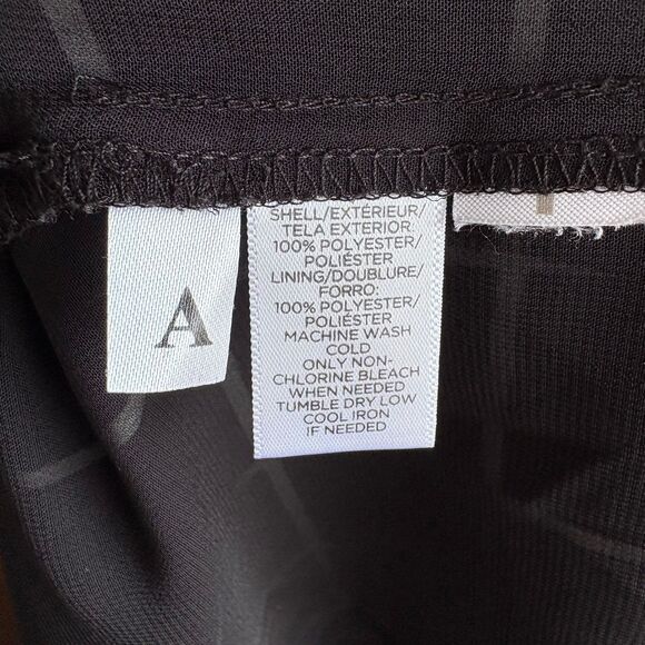 LOFT Geometric Blouse – Monochrome Mod Print, Flowy Minimalist Fit size M - Picture 8 of 8